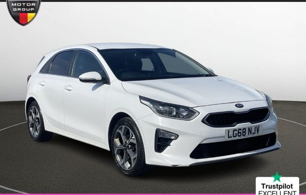 Used 2018 WHITE KIA CEED for sale in Manchester