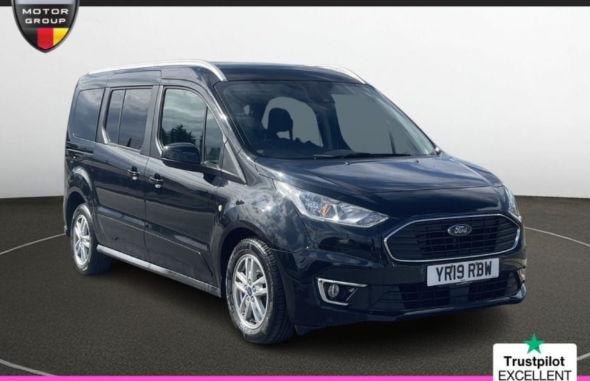 Used 2019 BLACK FORD GRAND TOURNEO CONNECT for sale in Manchester