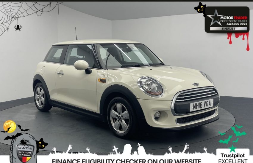 Used 2016 WHITE MINI HATCH for sale in Manchester