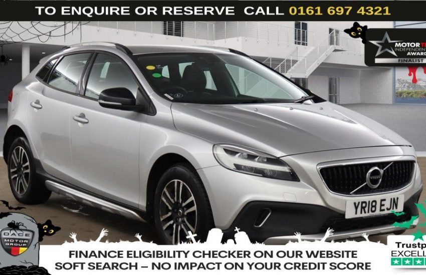 Used 2018 SILVER VOLVO V40 CROSS COUNTRY for sale in Manchester