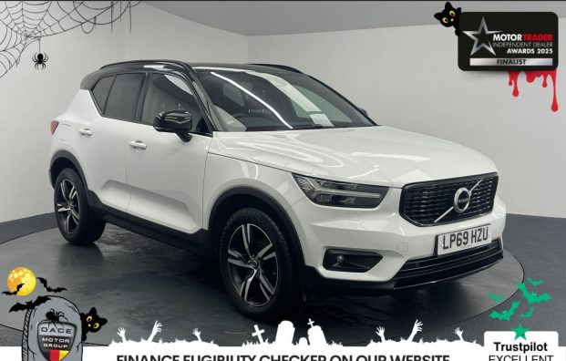 Used 2020 WHITE VOLVO XC40 for sale in Manchester