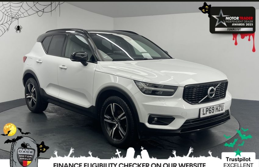 Used 2020 WHITE VOLVO XC40 for sale in Manchester