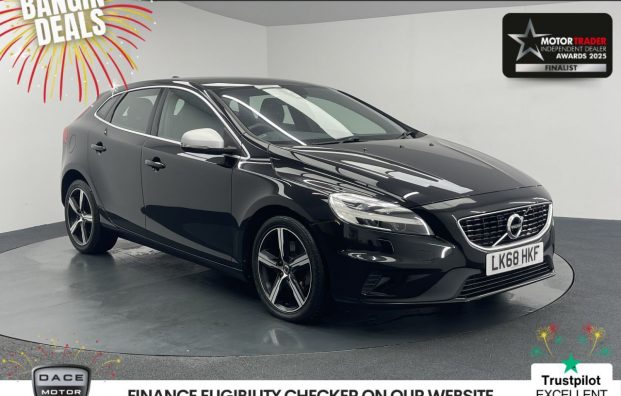 Used 2018 BLACK VOLVO V40 for sale in Manchester