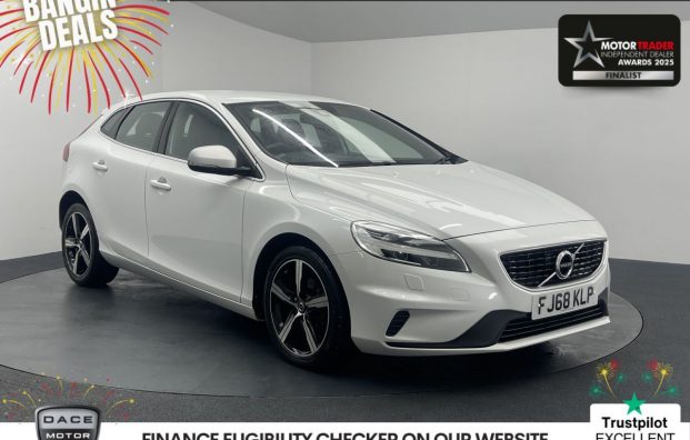 Used 2018 WHITE VOLVO V40 for sale in Manchester