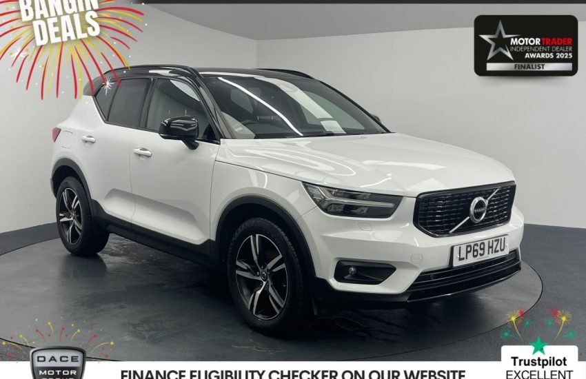 Used 2020 WHITE VOLVO XC40 for sale in Manchester