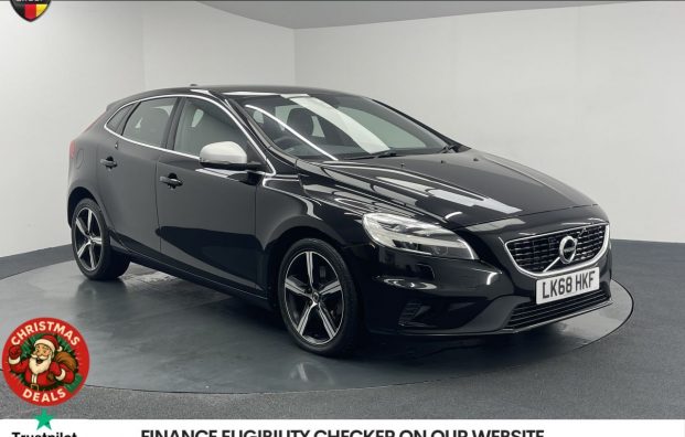 Used 2018 BLACK VOLVO V40 for sale in Manchester