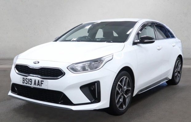 Used 2019 WHITE KIA PROCEED for sale in Manchester