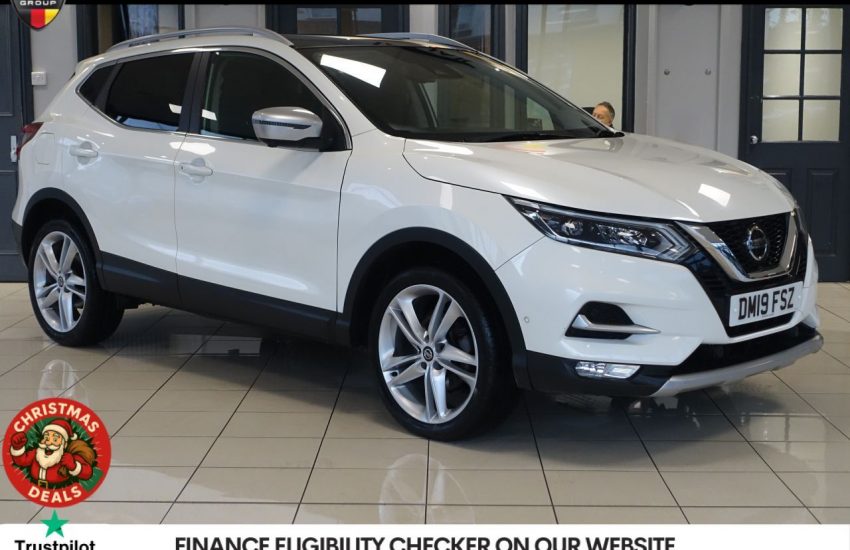 Used 2019 WHITE NISSAN QASHQAI for sale in Manchester