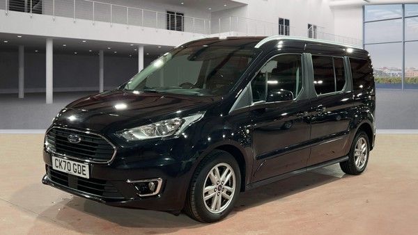 Used 2020 BLACK FORD GRAND TOURNEO CONNECT for sale in Manchester