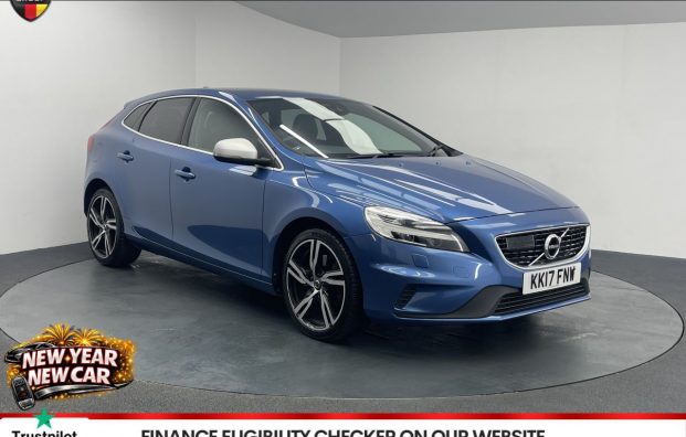 Used 2017 BLUE VOLVO V40 for sale in Manchester