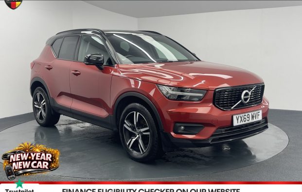 Used 2019 RED VOLVO XC40 for sale in Manchester