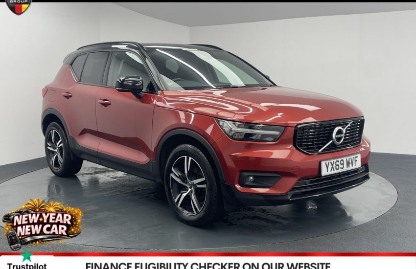 Used 2019 RED VOLVO XC40 for sale in Manchester
