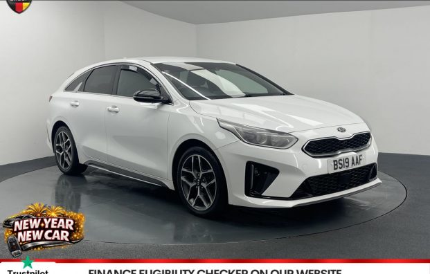 Used 2019 WHITE KIA PROCEED for sale in Manchester