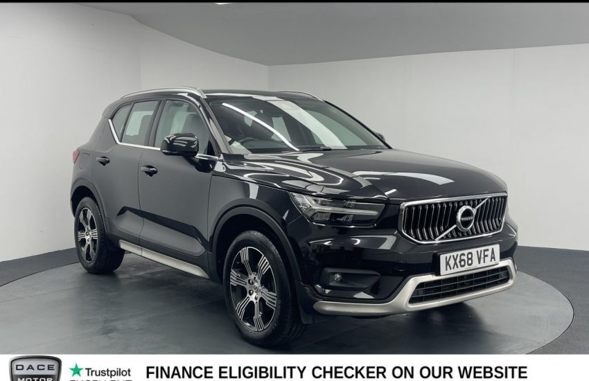 Used 2018 BLACK VOLVO XC40 for sale in Manchester