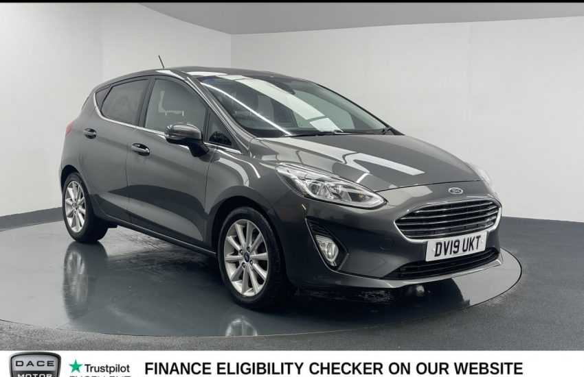 Used 2019 GREY FORD FIESTA for sale in Manchester
