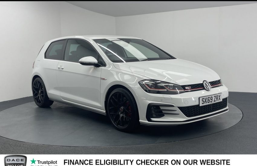 Used 2019 WHITE VOLKSWAGEN GOLF for sale in Manchester