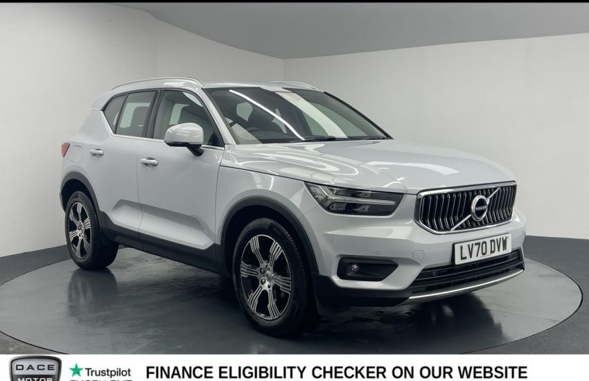 Used 2020 SILVER VOLVO XC40 for sale in Manchester