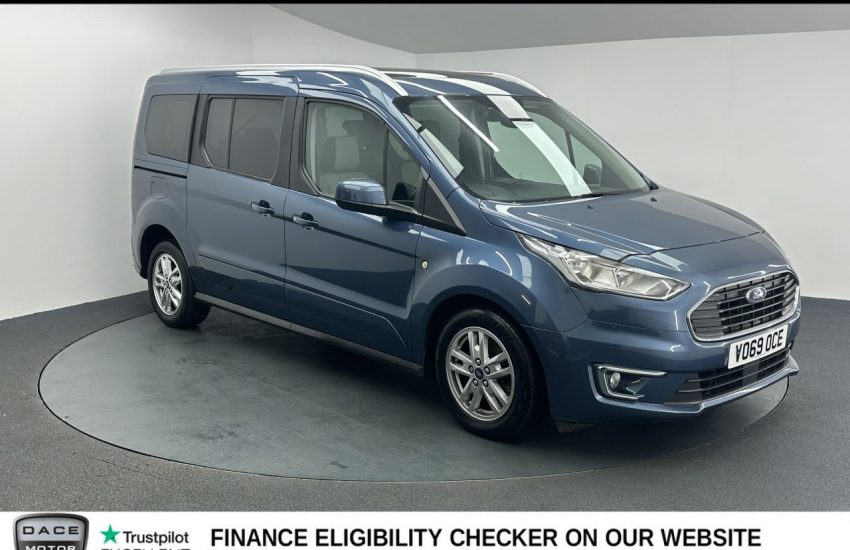 Used 2019 BLUE FORD GRAND TOURNEO CONNECT for sale in Manchester
