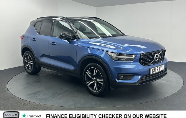 Used 2019 BLUE VOLVO XC40 for sale in Manchester
