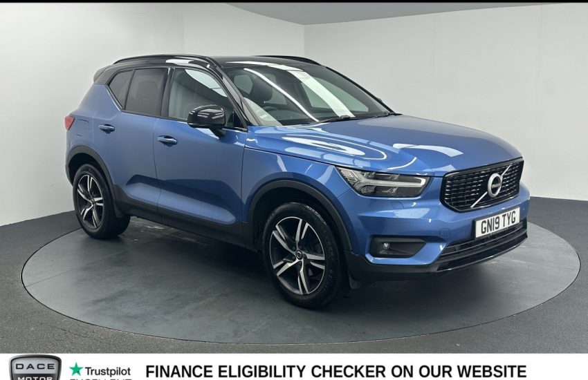 Used 2019 BLUE VOLVO XC40 for sale in Manchester