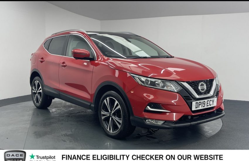 Used 2019 RED NISSAN QASHQAI for sale in Manchester