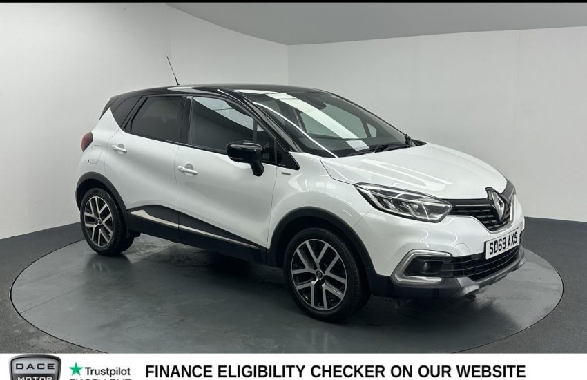 Used 2019 WHITE RENAULT CAPTUR for sale in Manchester