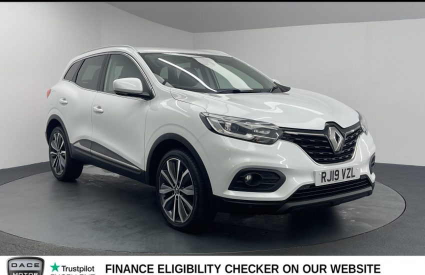Used 2019 WHITE RENAULT KADJAR for sale in Manchester