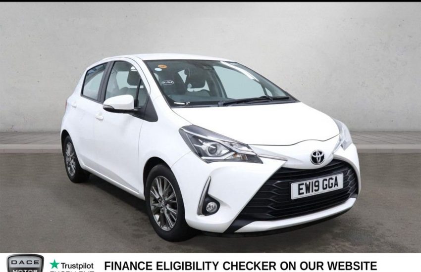 Used 2019 WHITE TOYOTA YARIS for sale in Manchester