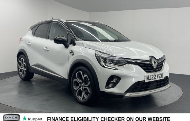 Used 2022 WHITE RENAULT CAPTUR for sale in Manchester