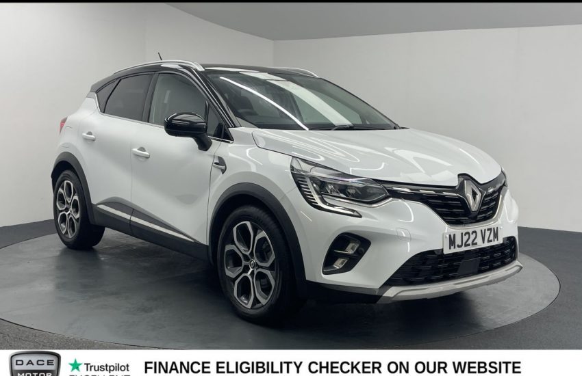 Used 2022 WHITE RENAULT CAPTUR for sale in Manchester