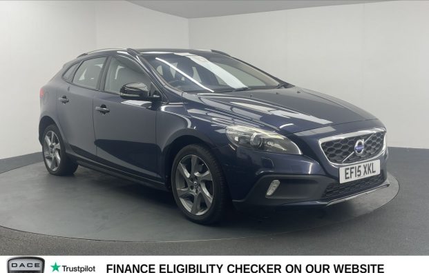 Used 2015 BLUE VOLVO V40 CROSS COUNTRY for sale in Manchester