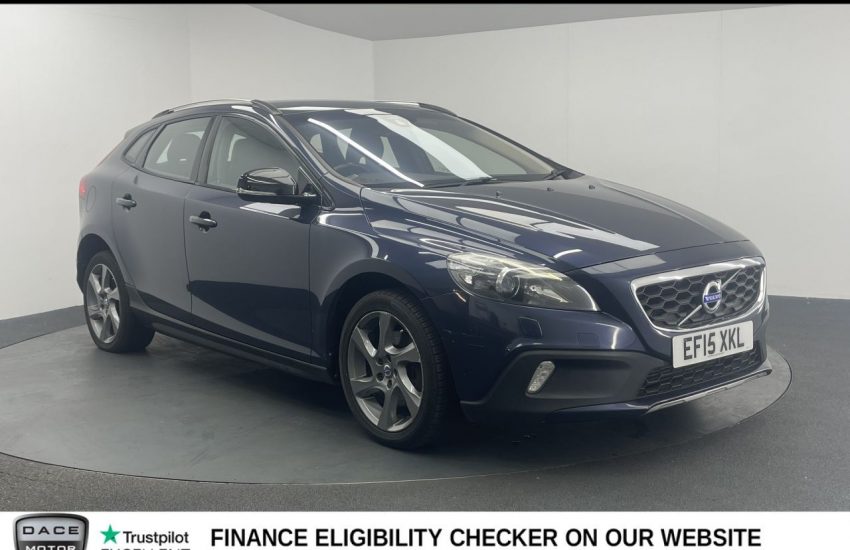 Used 2015 BLUE VOLVO V40 CROSS COUNTRY for sale in Manchester