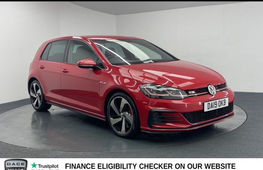 Used 2019 RED VOLKSWAGEN GOLF for sale in Manchester