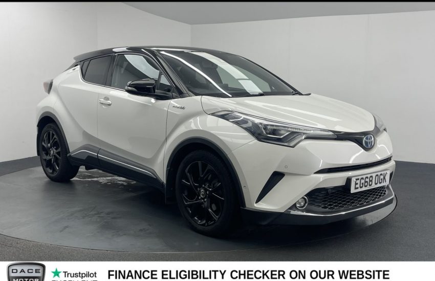 Used 2019 WHITE TOYOTA C-HR for sale in Manchester