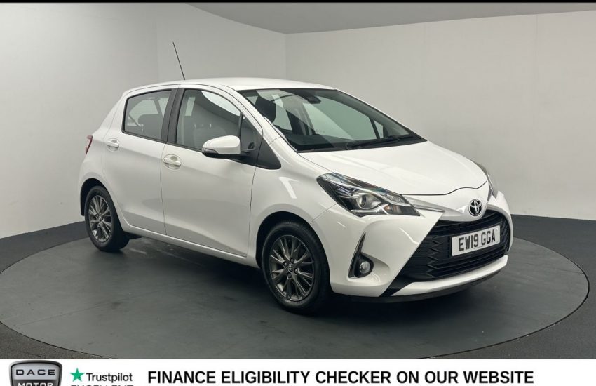 Used 2019 WHITE TOYOTA YARIS for sale in Manchester