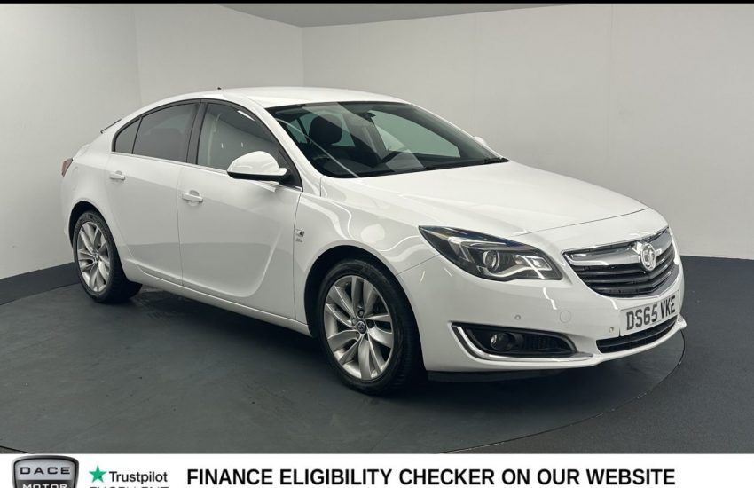 Used 2015 WHITE VAUXHALL INSIGNIA for sale in Manchester