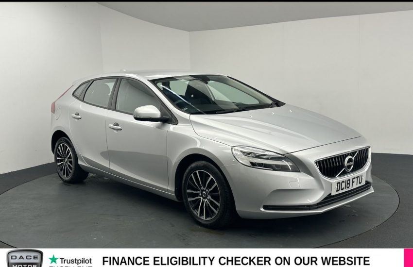 Used 2018 SILVER VOLVO V40 for sale in Manchester